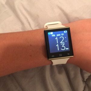 White and gold watch Can sync with your phone